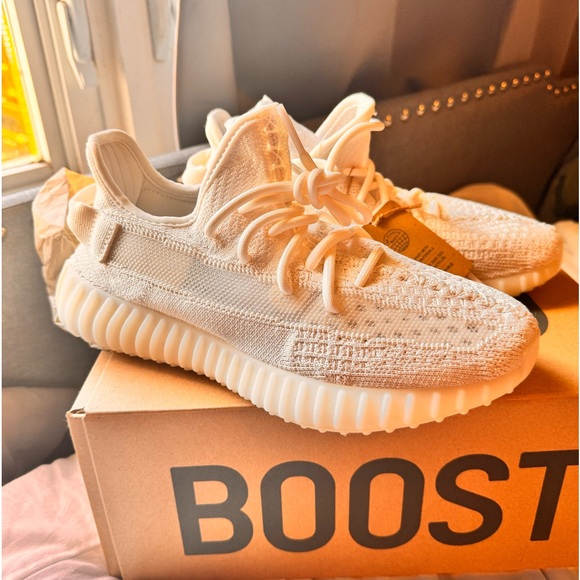 Brand new in box yeezy boost 350 v2 Bone - Picture 1 of 4